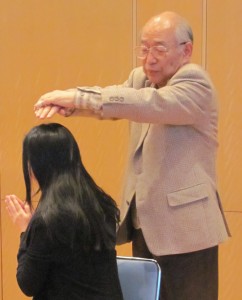 Hiroshi Doi, founder of Gendai Reiki Ho, gives Reiju to Chimo Fujita, President of the Gendai Reiki Network